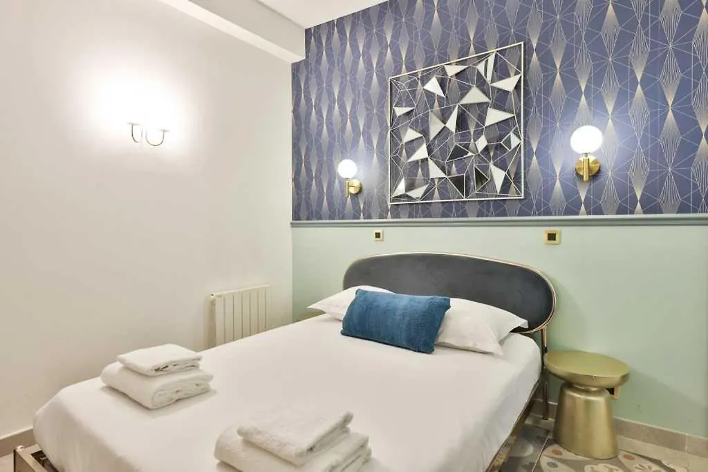 Lovely Loft With 2 Bedrooms Air Conditioned Apartment *