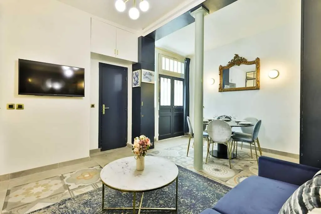 Appartamento Lovely Loft With 2 Bedrooms Air Conditioned *